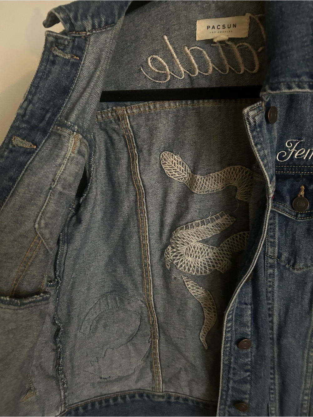 PacSun Embroidered Denim Jacket Snake Patch Femme Fatale Graphic Medium - Picture 8 of 8